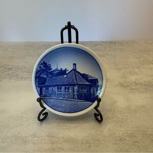 Royal Copenhagen No. 16, H.G. Andersen’s Hus 2010 small plate or butter pat|